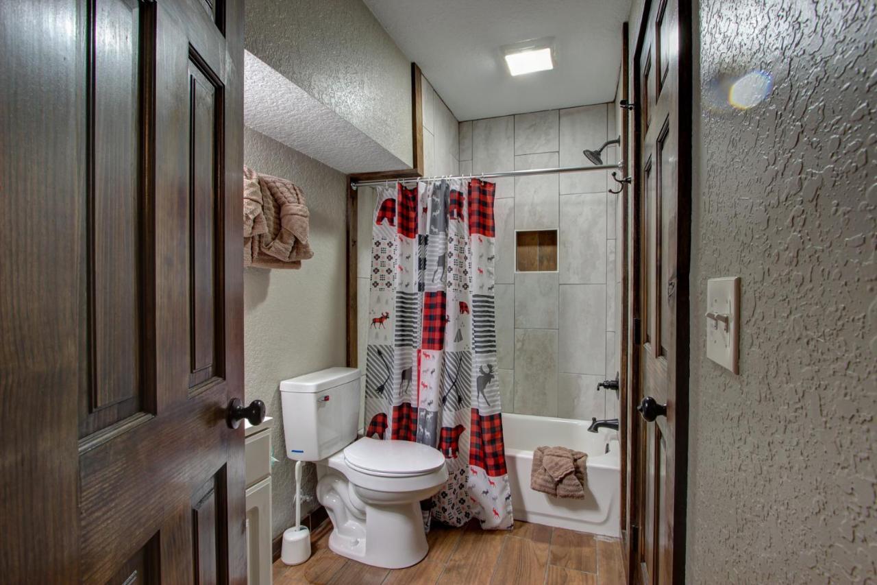 3 Master Bedrooms - Sleeps 10 - Location - Game Room - Hot Tub Pigeon Forge Exterior photo