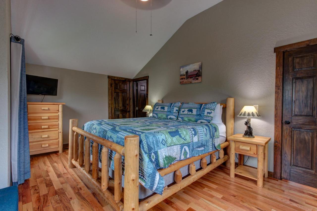 3 Master Bedrooms - Sleeps 10 - Location - Game Room - Hot Tub Pigeon Forge Exterior photo