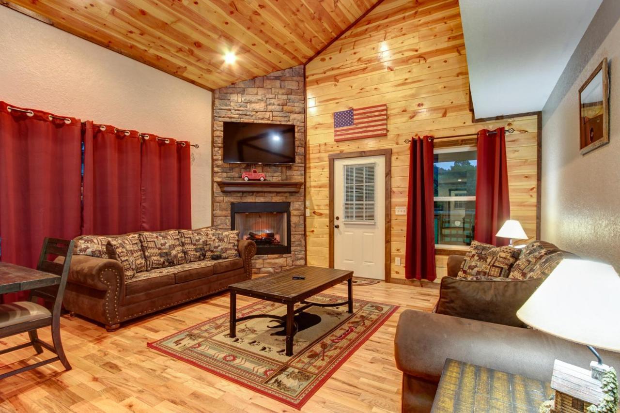 3 Master Bedrooms - Sleeps 10 - Location - Game Room - Hot Tub Pigeon Forge Exterior photo