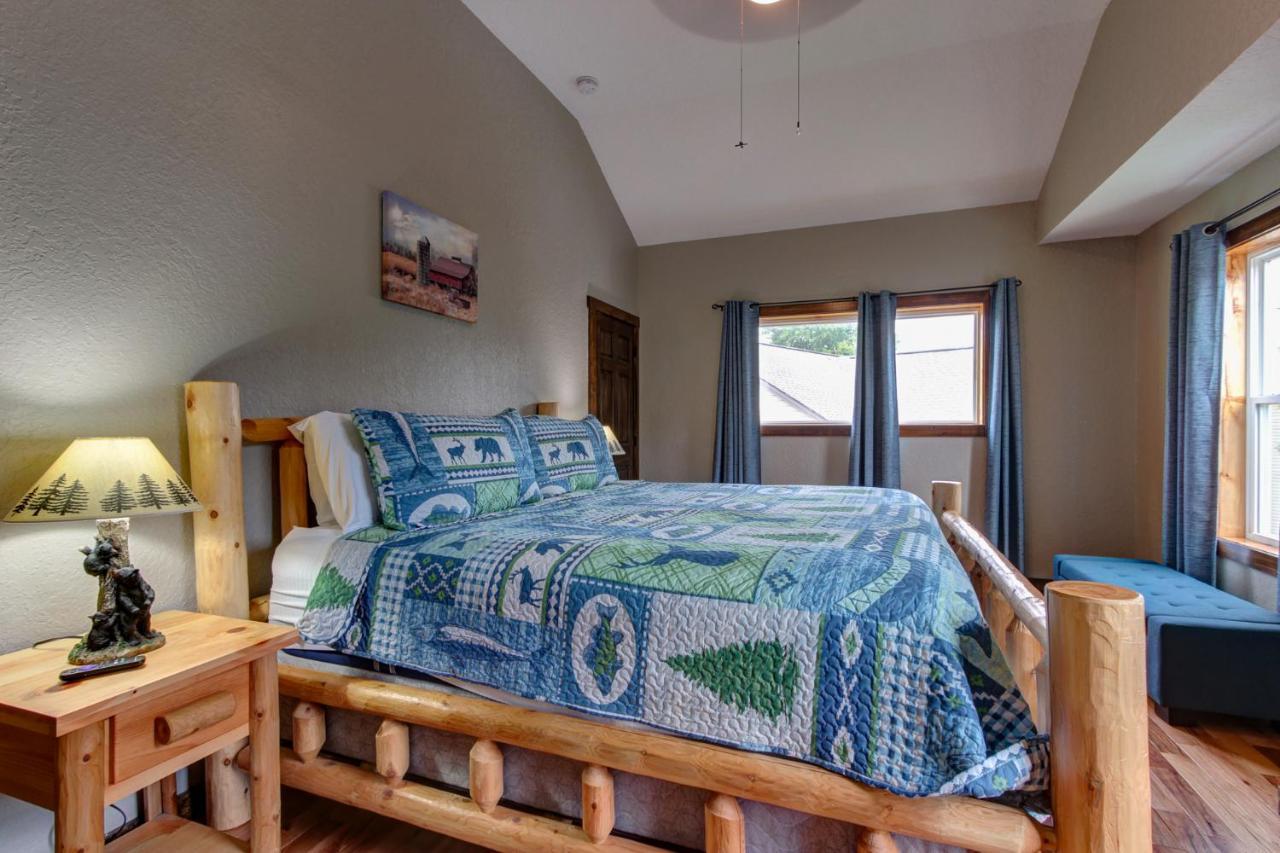 3 Master Bedrooms - Sleeps 10 - Location - Game Room - Hot Tub Pigeon Forge Exterior photo