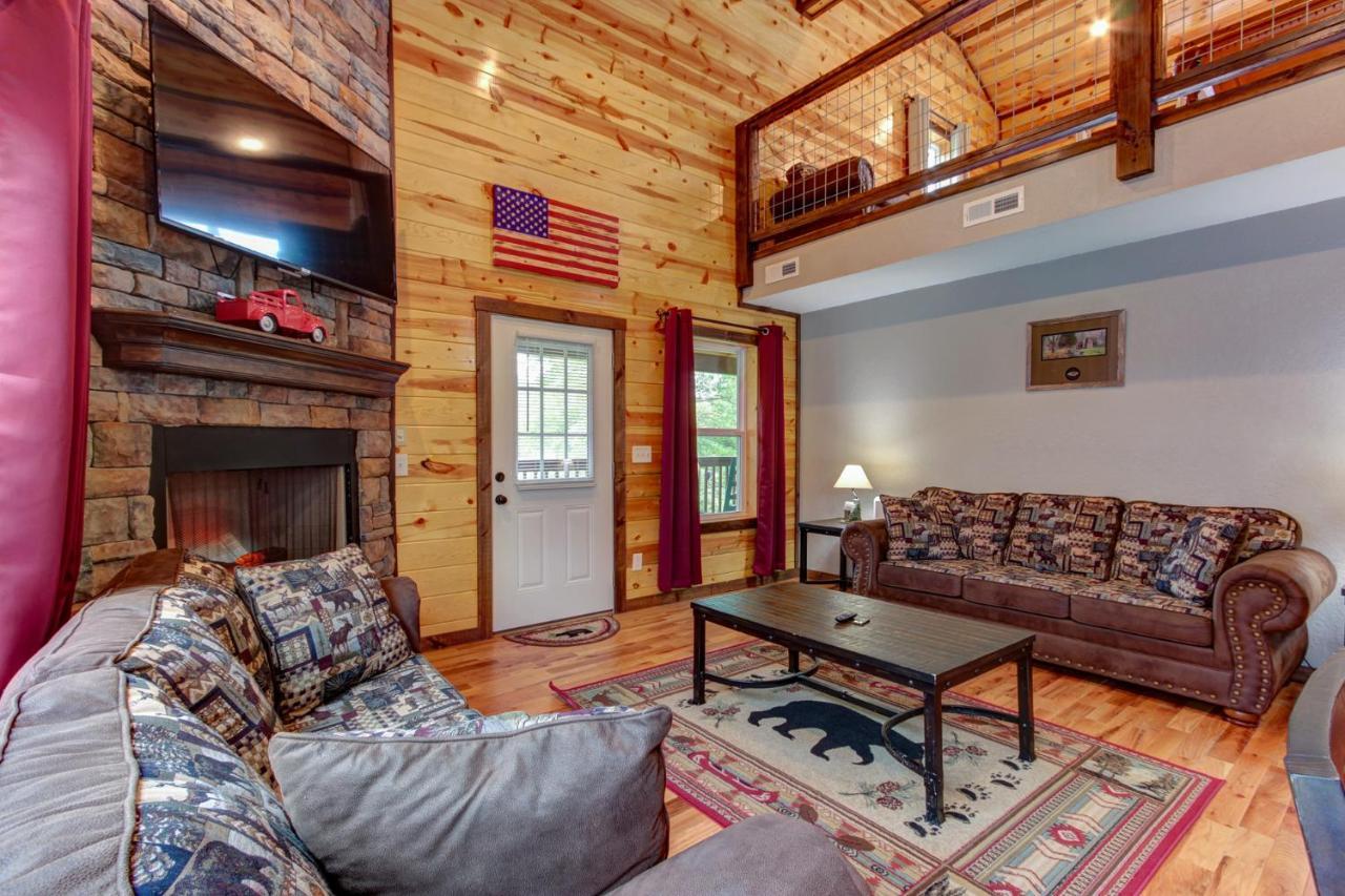 3 Master Bedrooms - Sleeps 10 - Location - Game Room - Hot Tub Pigeon Forge Exterior photo