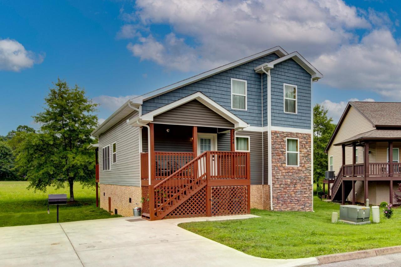 3 Master Bedrooms - Sleeps 10 - Location - Game Room - Hot Tub Pigeon Forge Exterior photo