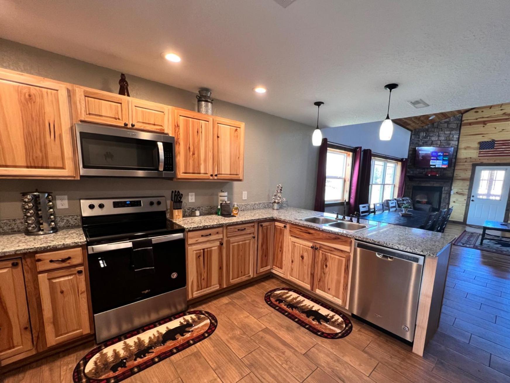 3 Master Bedrooms - Sleeps 10 - Location - Game Room - Hot Tub Pigeon Forge Exterior photo